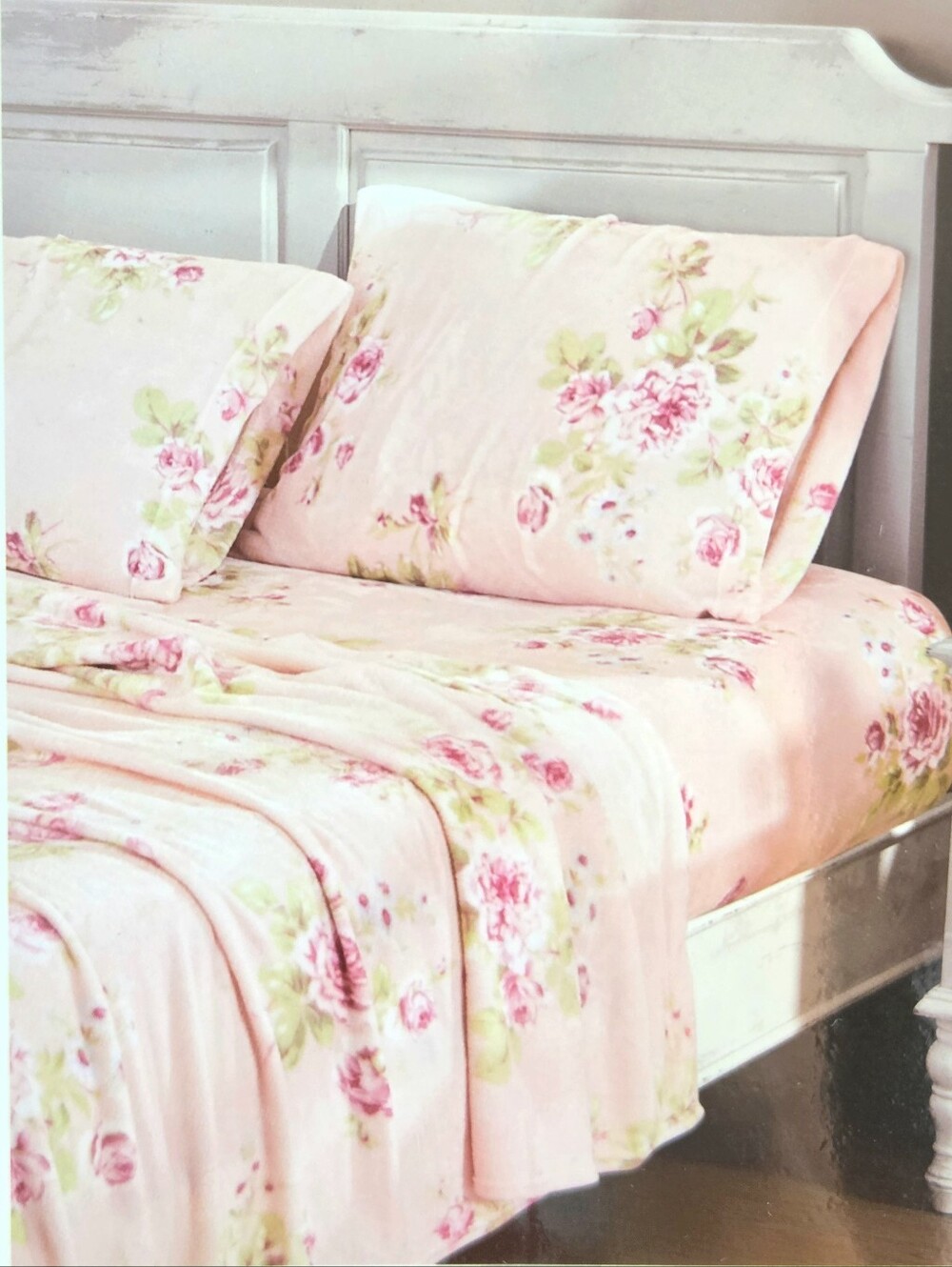 The Farmhouse Rachel Ashwell Ultra Plush QUEEN Sheet Set Pink Floral Rose